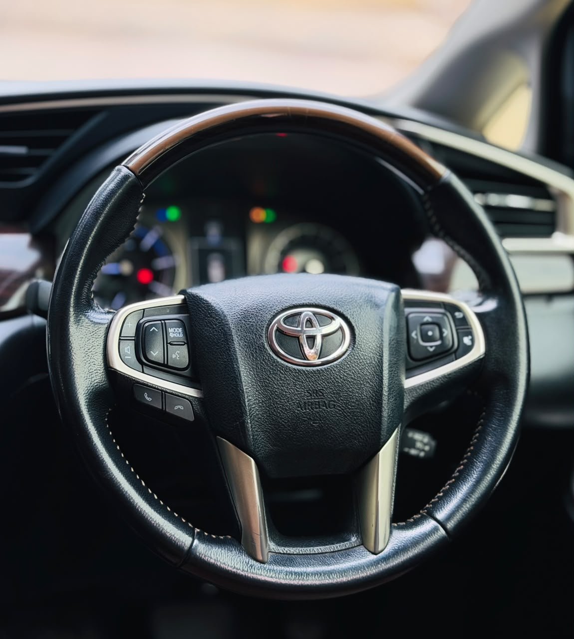 Innova Crysta 2.4 Z